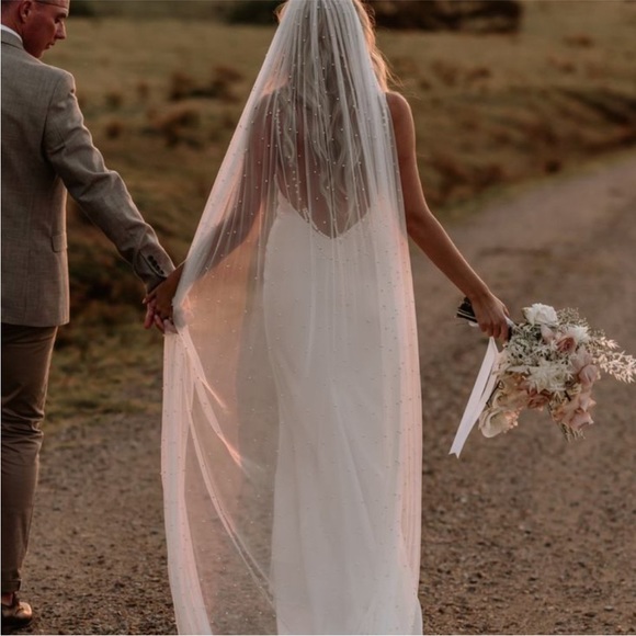 Grace Loves Lace Pearly Long Veil - EUC - 280cm - Ivory - Picture 3 of 8